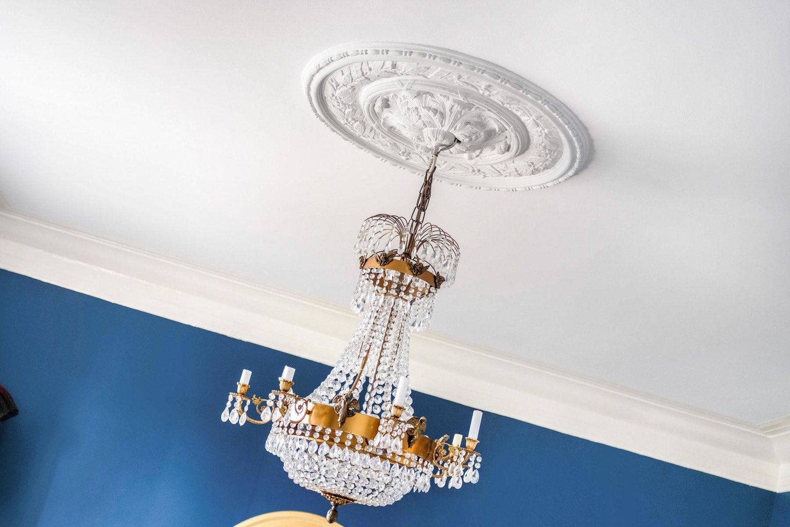 Lysekrone med flott rosett Galleribilde