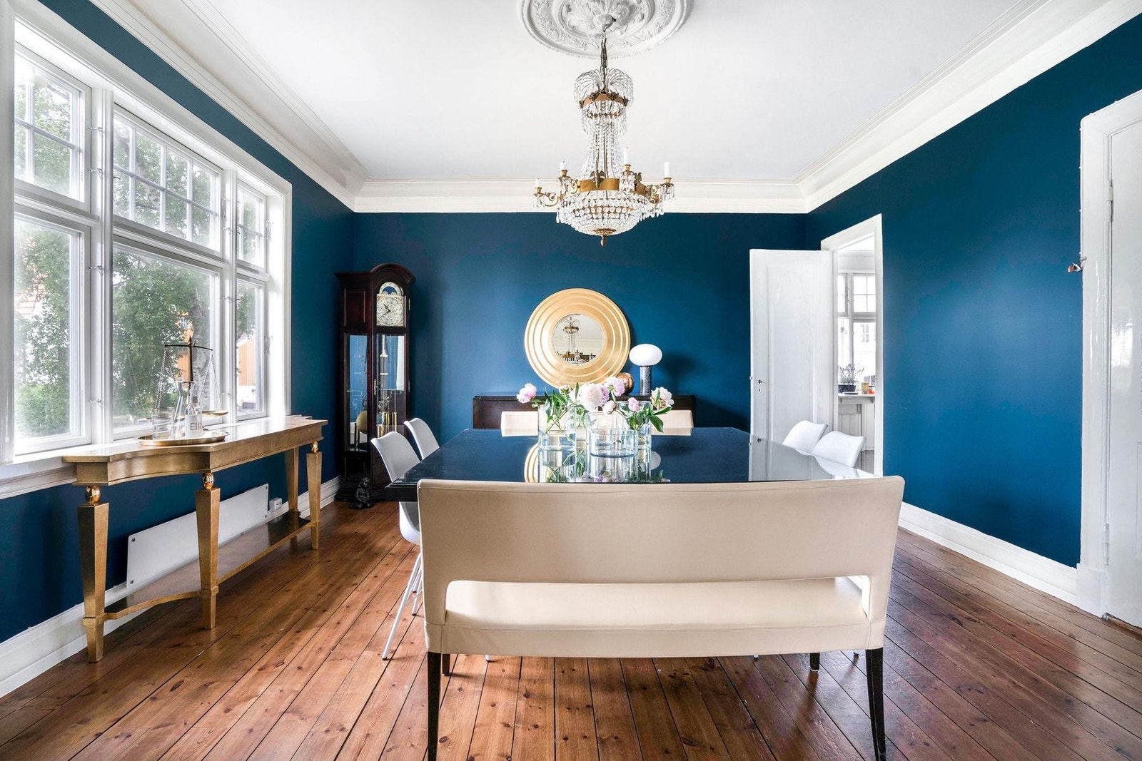 Herskapelig og stor spisestue Galleribilde