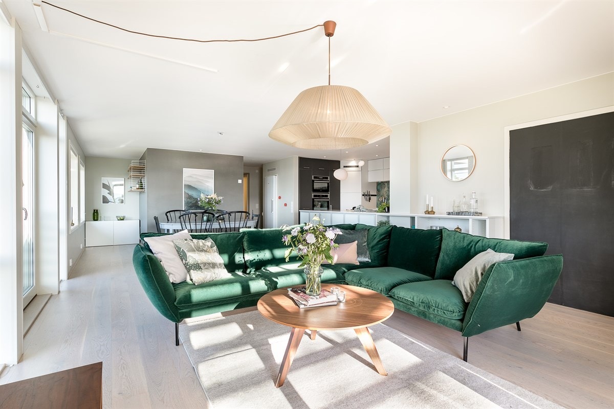 Her råder en utpreget lys atmosfære på dagtid. Galleribilde