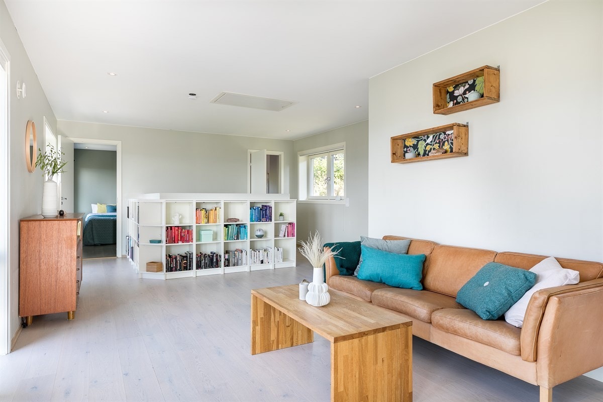 Hjertet av andre etasje er en romslig stue. Galleribilde