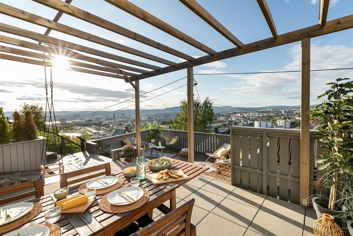 Innholdsrik enebolig fra 2013 med hybel og sekundær leilighet. Galleribilde