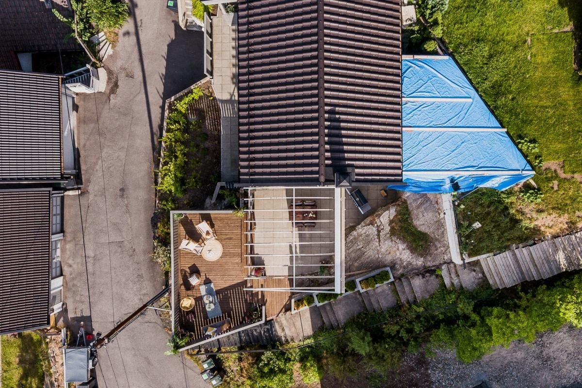 Det bør påberegnes oppgraderinger i bakkant av huset. Les mer om dette i vedlagte dokumenter eller referer megler. Galleribilde