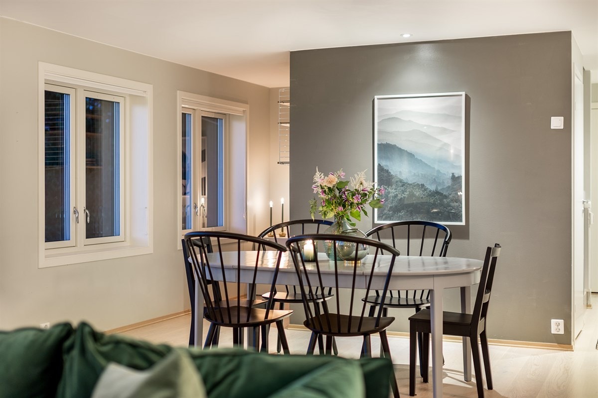 Mulighet for kontornisje tilbaketrukket fra stuen. Galleribilde