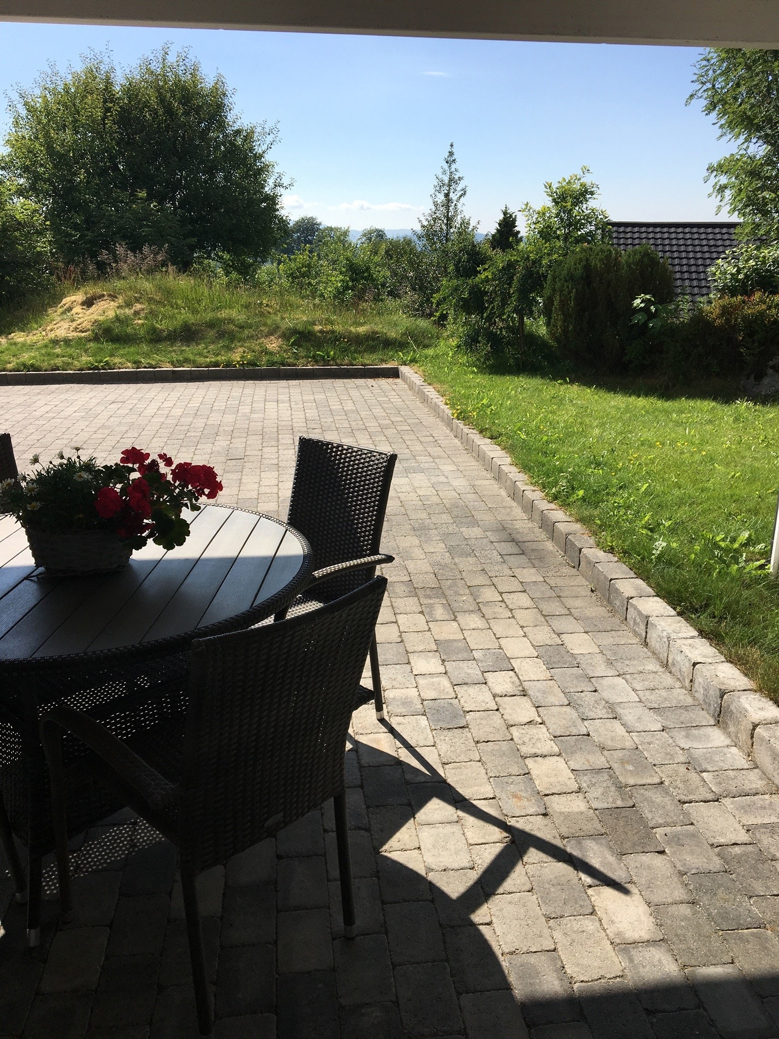 Inngangsparti m/hagemøbler Galleribilde