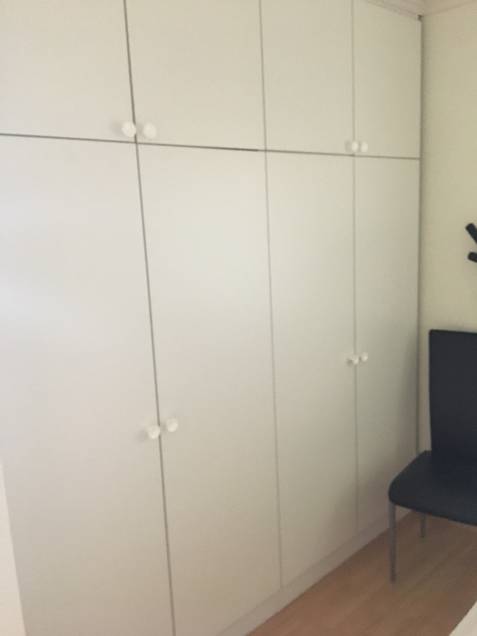 Garderobe soverom 1 Galleribilde