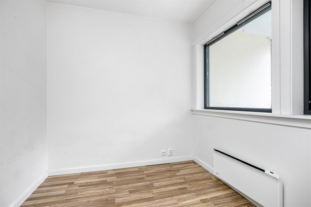 Lyst og romslig soverom. Galleribilde
