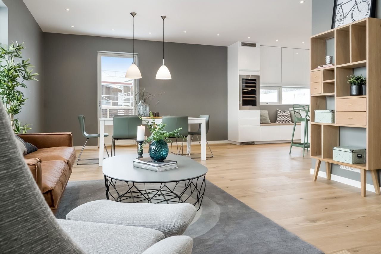 Stuen er malt i moderne og tidsriktige farger Galleribilde