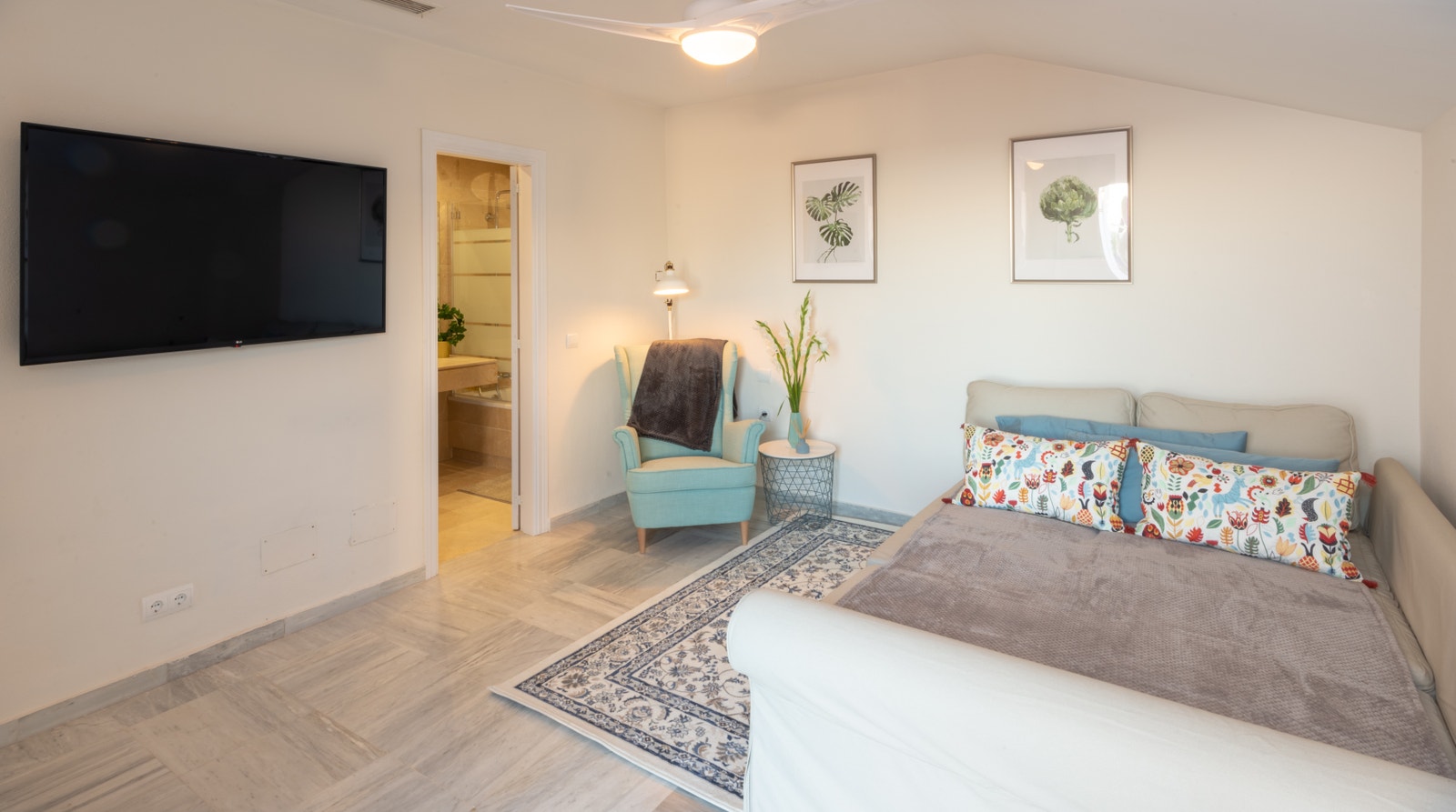 Sofa gjøres lett om til dobbeltseng Galleribilde