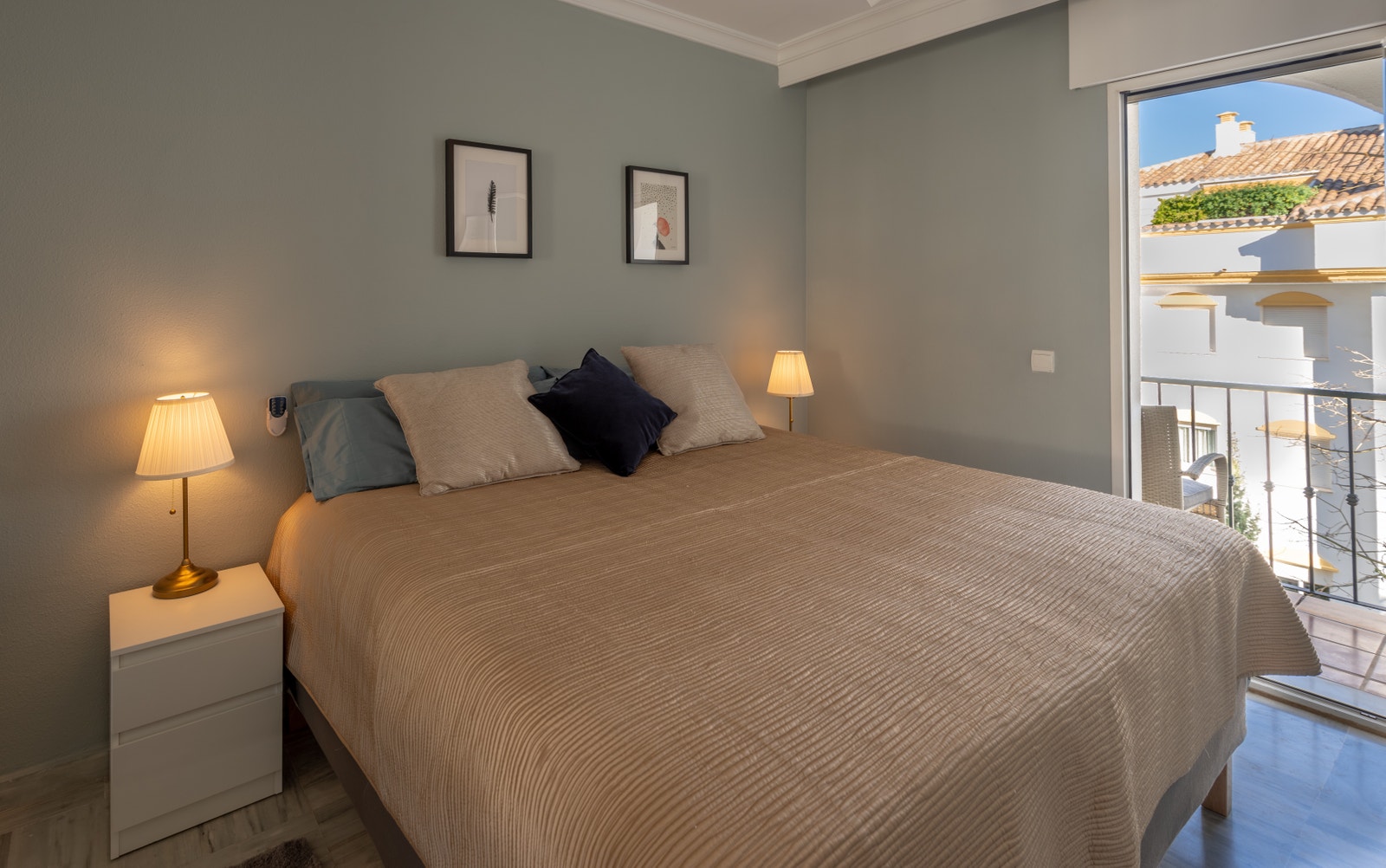 Soverom nr 3 nede med balkong Galleribilde