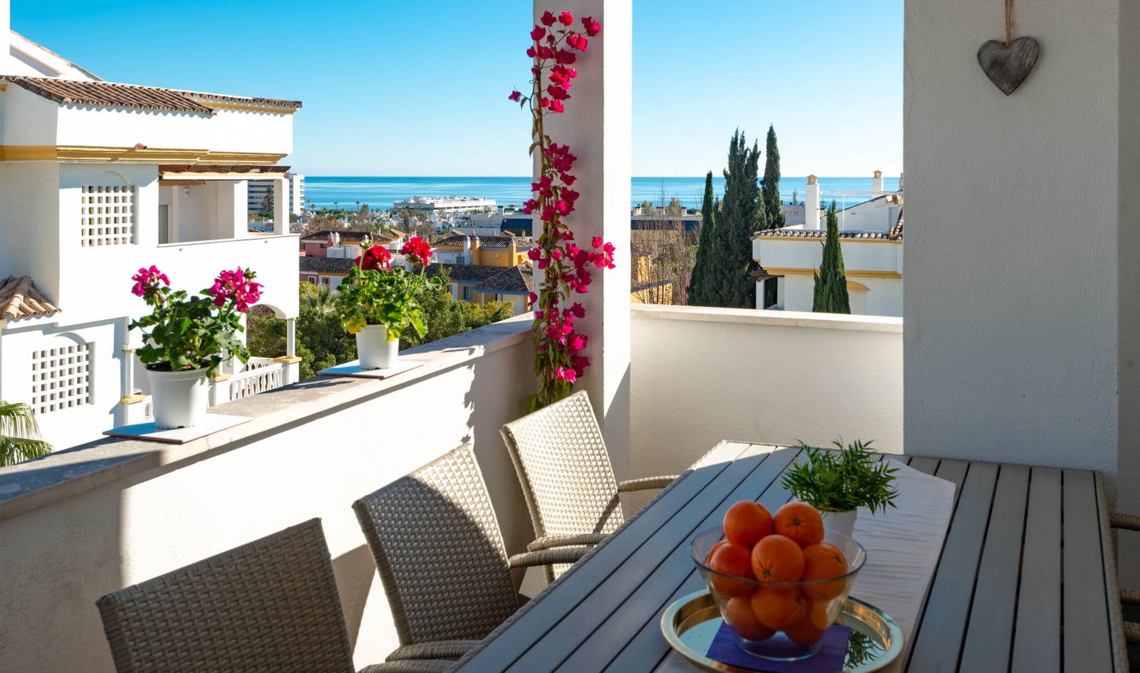 Terrasse nede, super for frokost Galleribilde