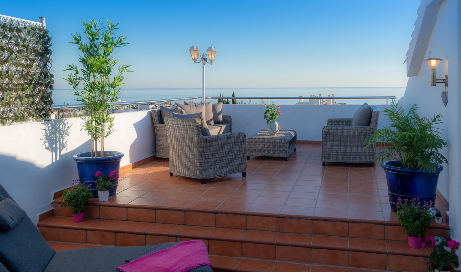 Takterassen på kveldstid Galleribilde