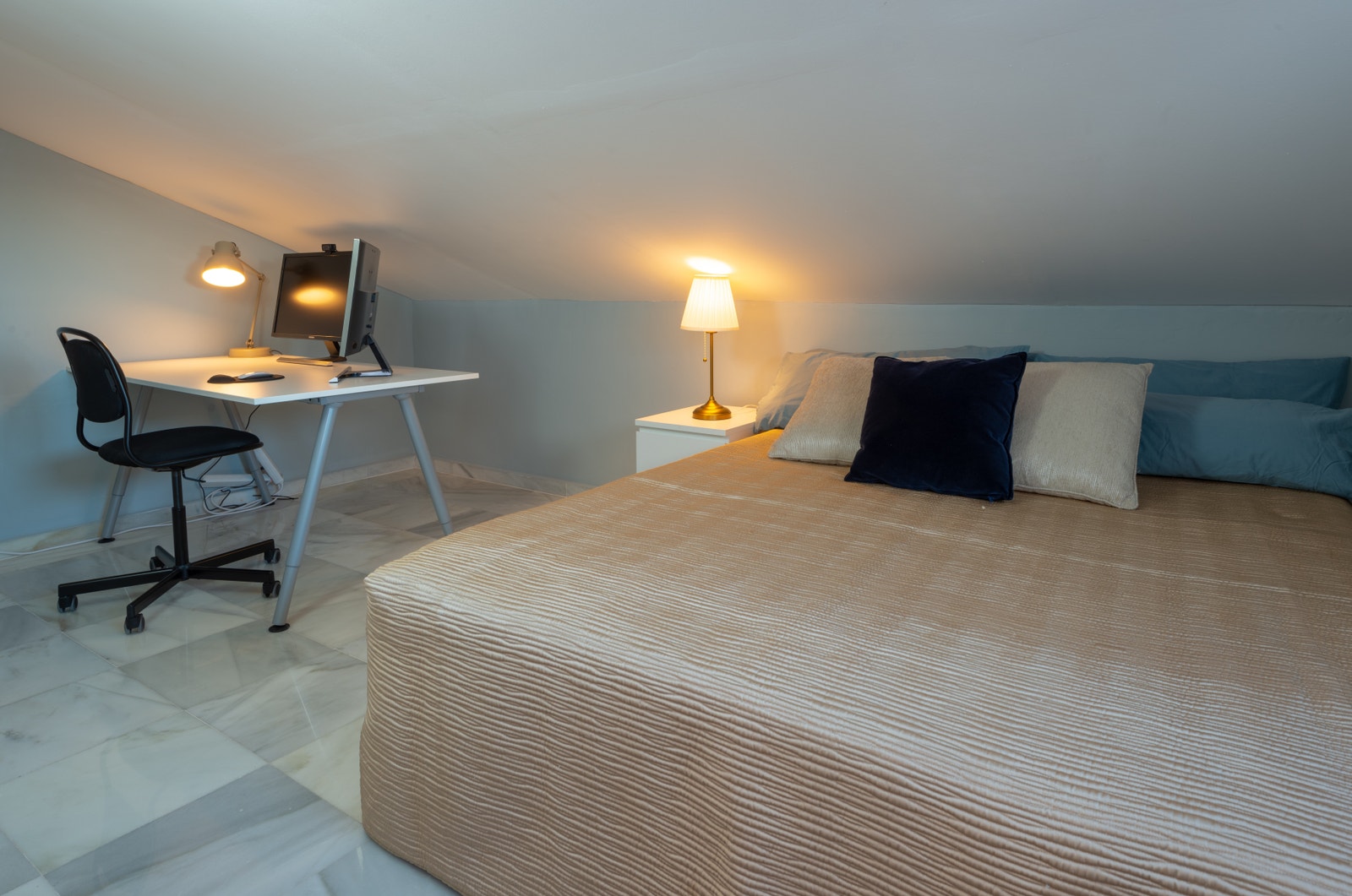 Soverom/kontor oppe. Kontorer er rigget for alle muligheter. Galleribilde