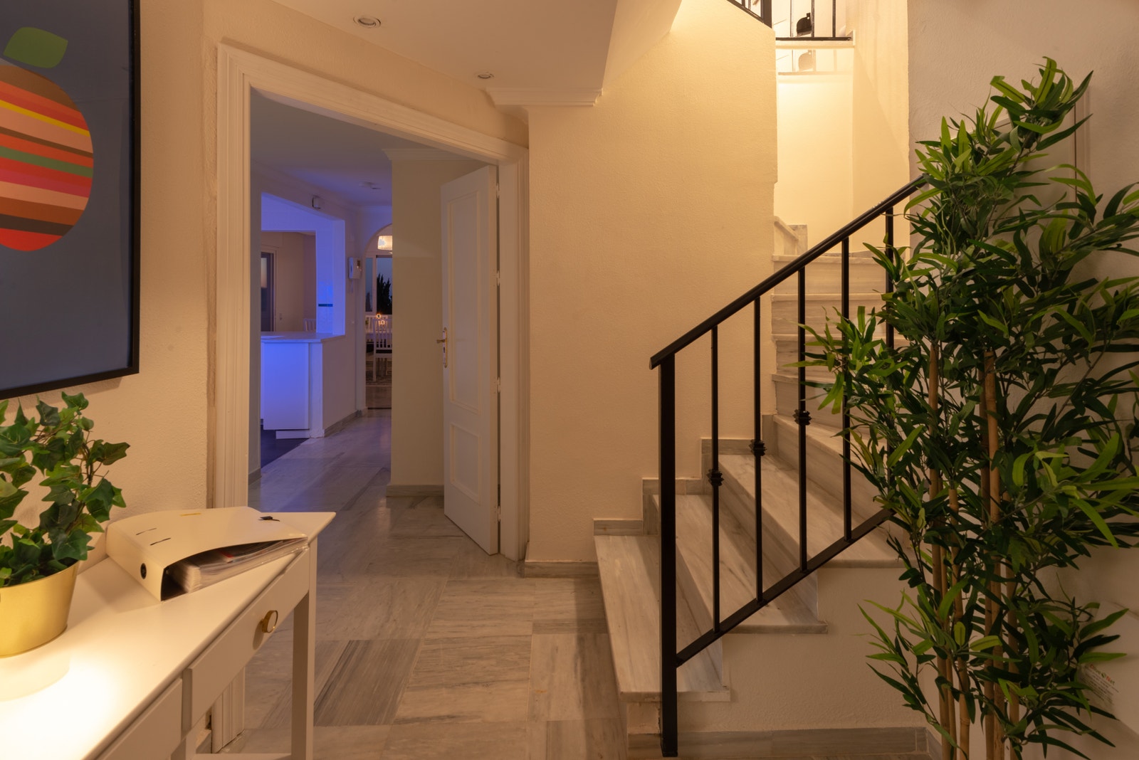 Fra entreen går man opp i 2 etg. Galleribilde