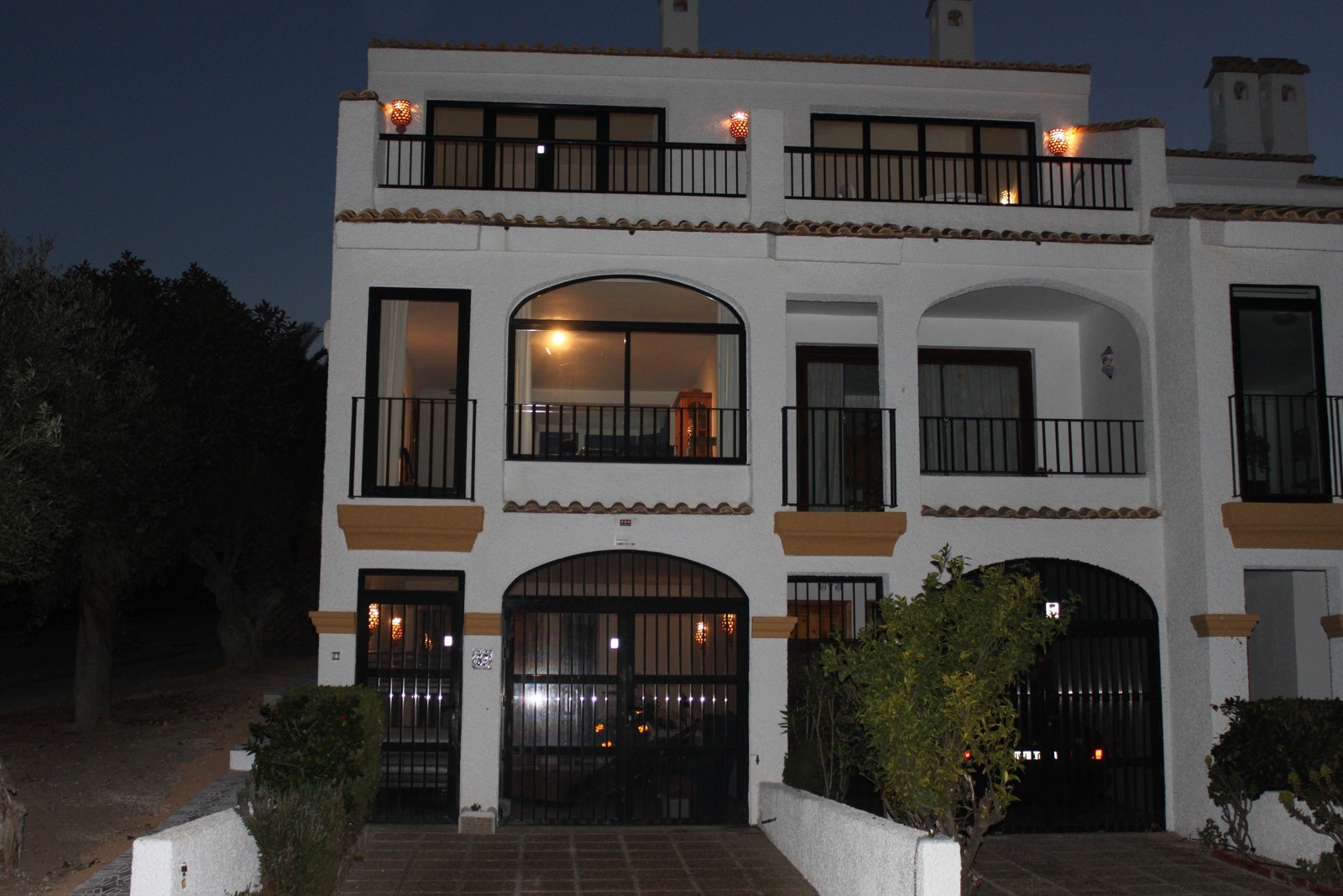 Dobbel bredde i tredje etasje. Utelys på terrassen. Galleribilde