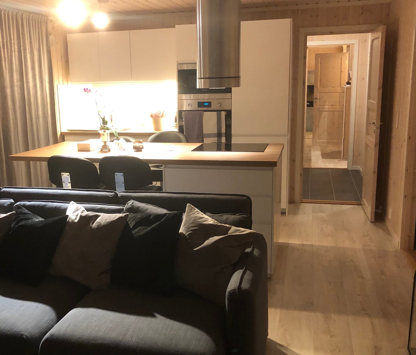 Bar/Kjøkkenløsning i TV-stua 2 Galleribilde