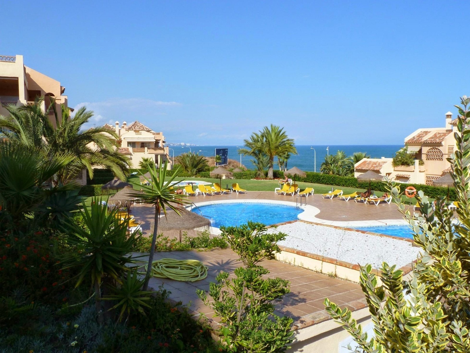 Bilde fra hagen / terrassen - Pool 1 Galleribilde