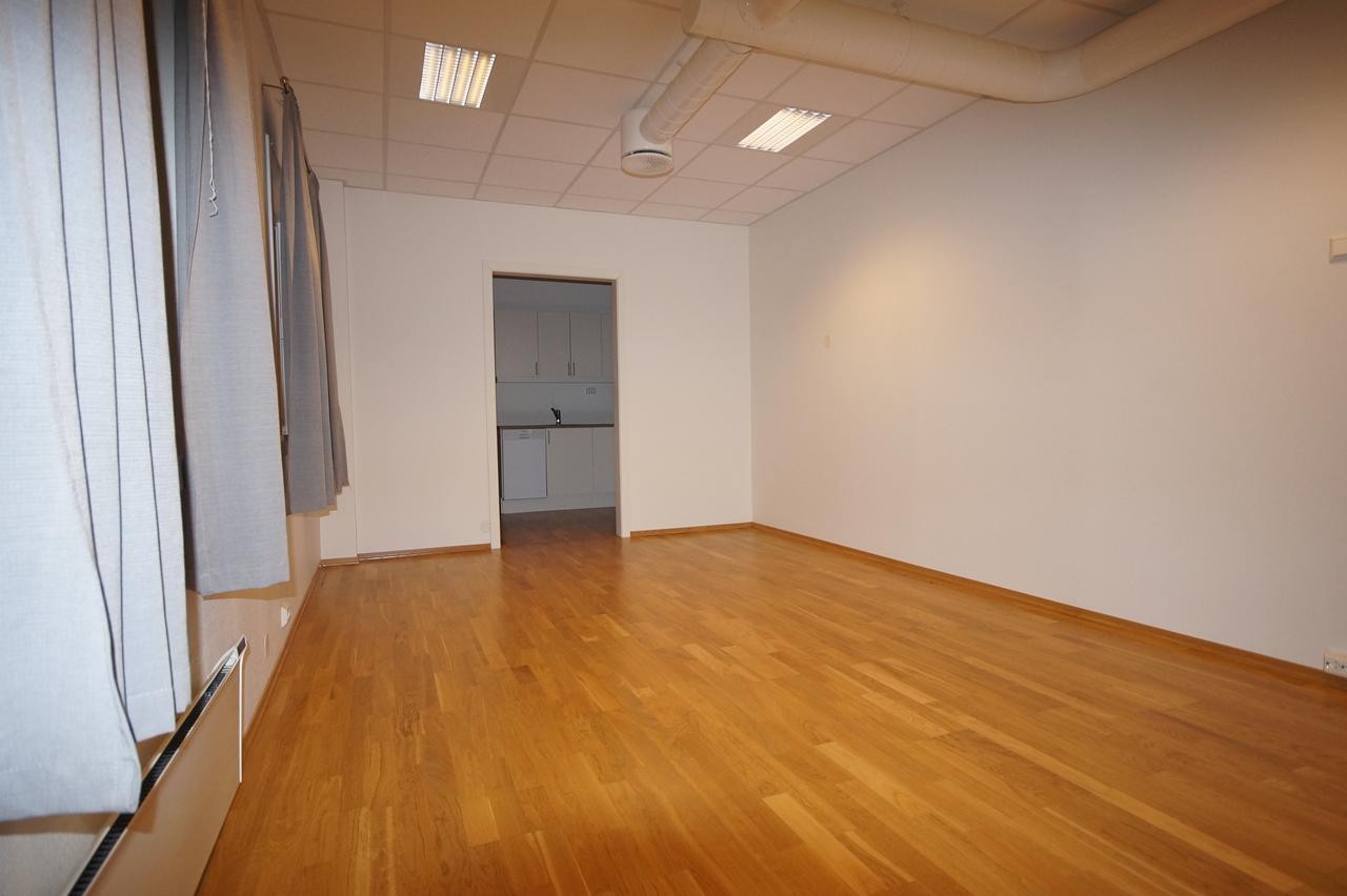 Møterom/spiserom med kjøkken i bakkant Galleribilde