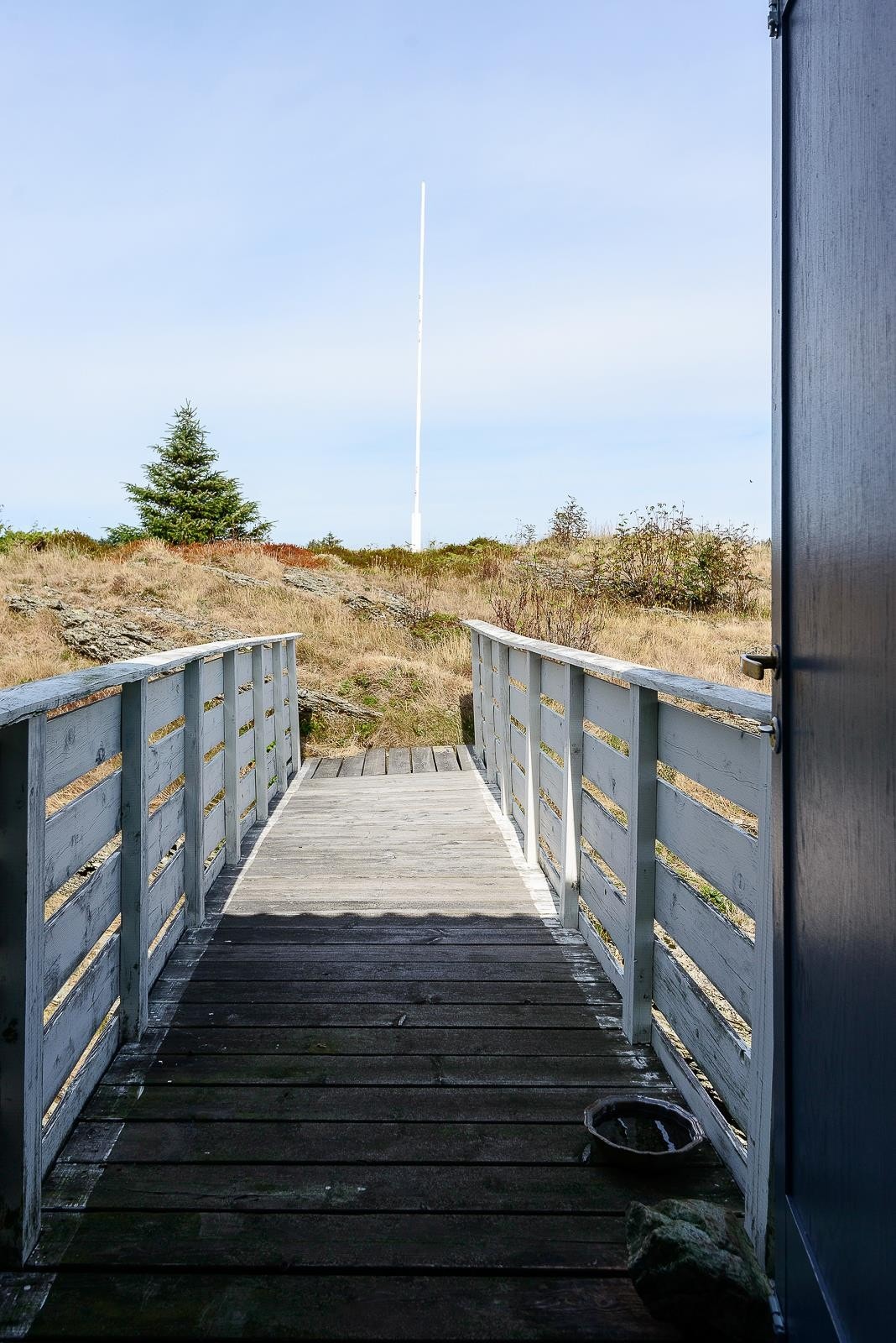 Utgang til flaggstang fra hovedsal Galleribilde