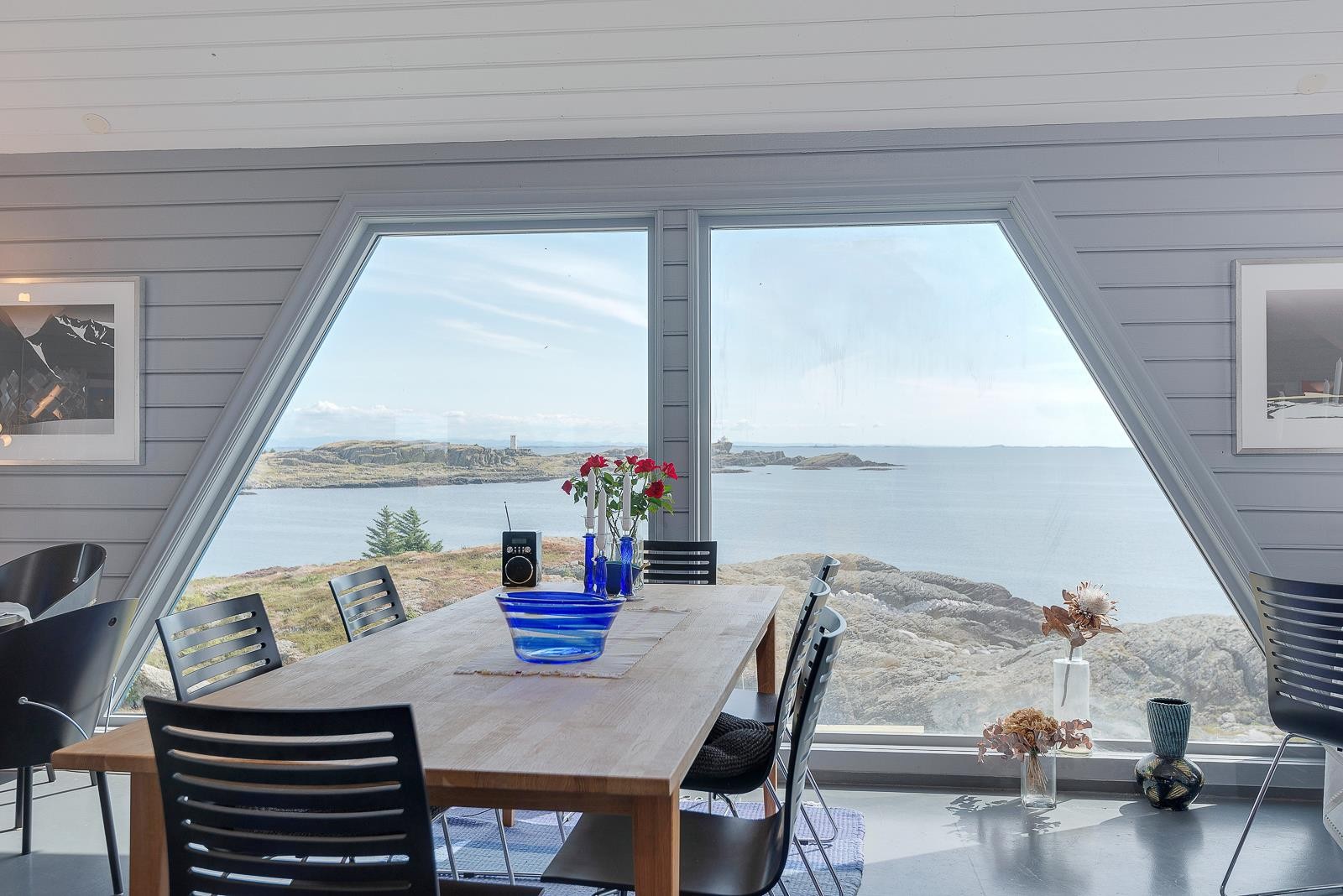 Søylefri 8-kantet sal med panoramautsikt mot havet Galleribilde