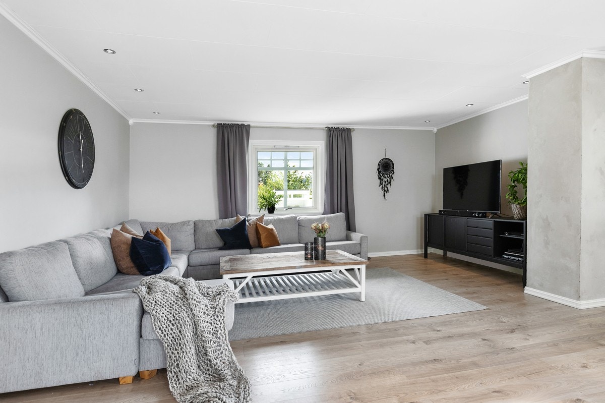 Dagslyset suppleres ypperlig av downlights rundt store deler av himlingen. Galleribilde