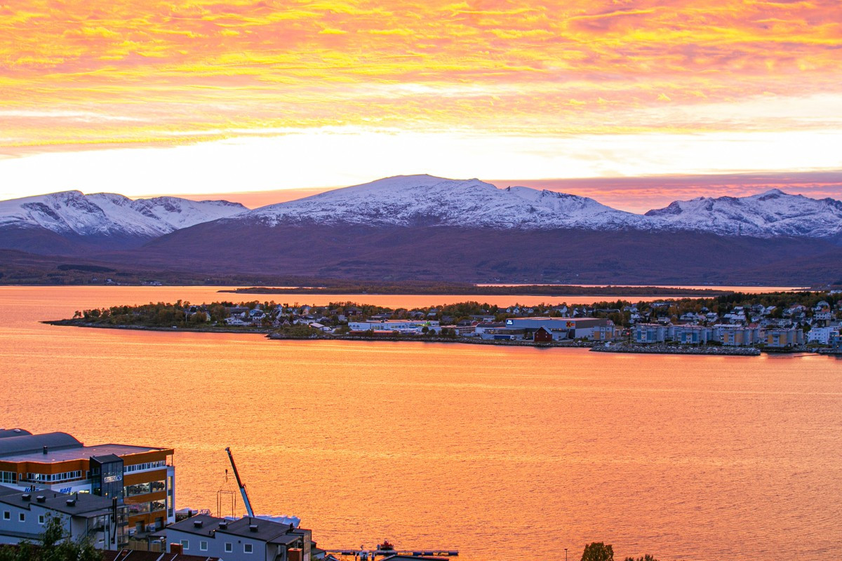 Her kan man følge innseilingen til Tromsø by!
