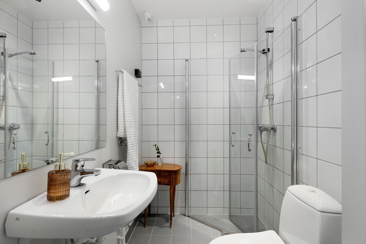 Det er varmekabel i gulvet og godt med plass. Galleribilde