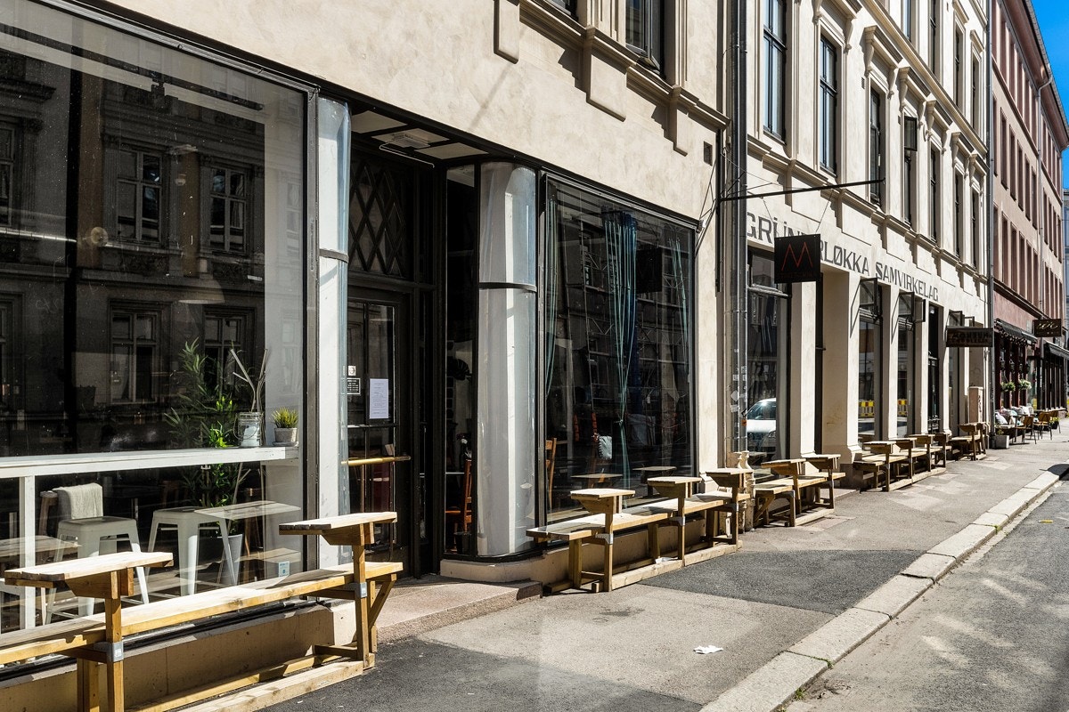 Utenfor i Helgesens gate finner man en mengde serveringssteder. Galleribilde
