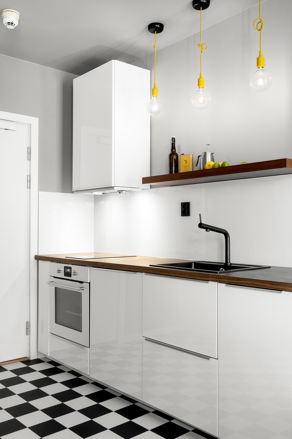 Kjøkkenet er kompakt, delikat og strømlinjeformet. Galleribilde