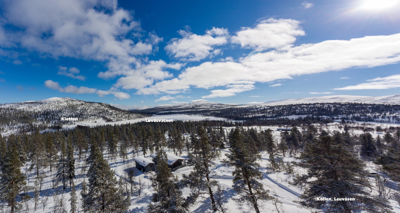 Her ser vi mot øst, rett opp mellom de sørvendte tomtene 5 og 8 i Kollen Galleribilde