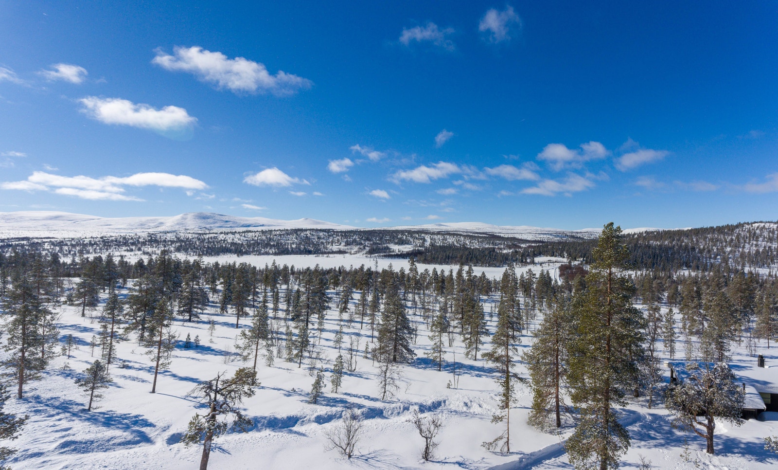 Utsikt fra Kletten mot vest og Løvåsvatnet Galleribilde
