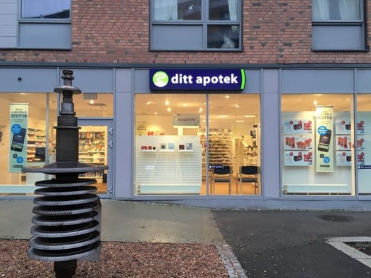 Lokale apoteket ligger rett ved KIWI Galleribilde
