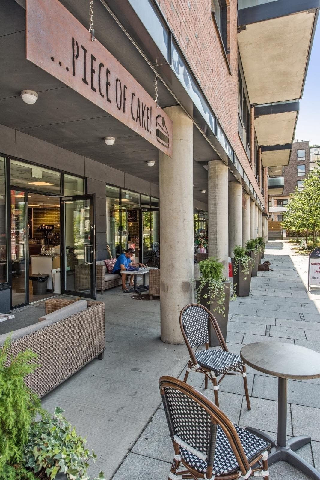 Kværnerbyens egen kafe. Piece of cake ligger i samme borettslag som hybelen. Her har du utvalg av pizza, kaffe, vin/øl m.m. Galleribilde