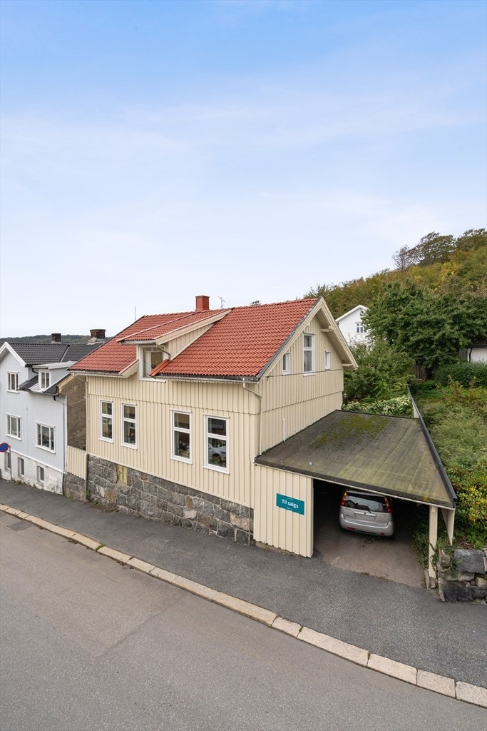 Midt i sentrum og med egen carport Galleribilde