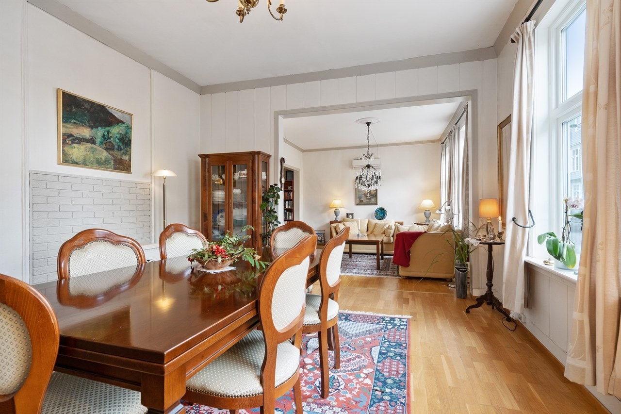 Spisestuedel med god takhøyde Galleribilde
