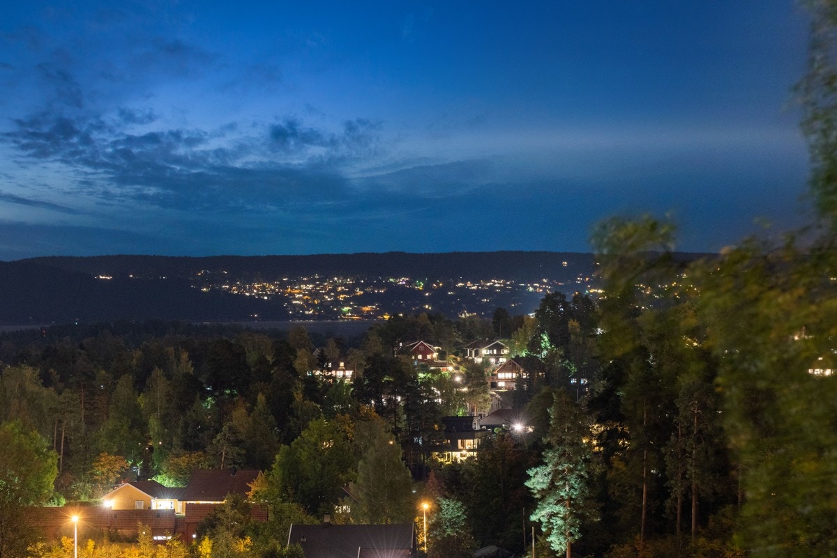Fantastisk fin utsikt om kvelden, når man kan se alle lysene, til og med inne i Oslo. Galleribilde