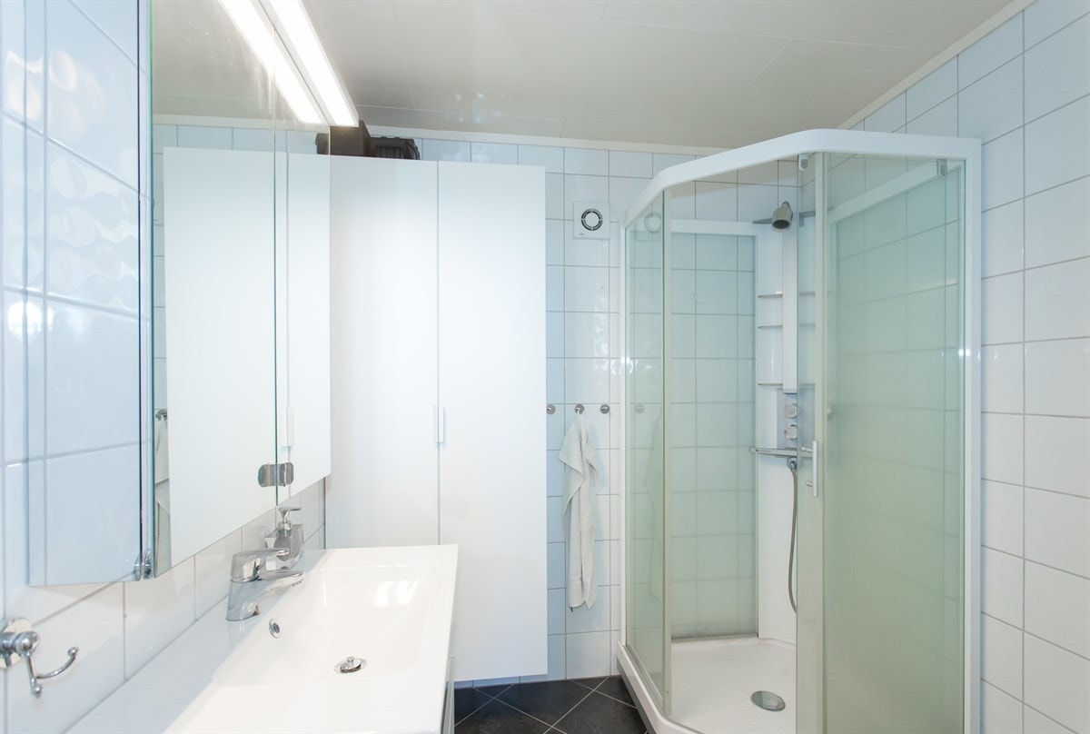 Bad i underetasjen. Galleribilde