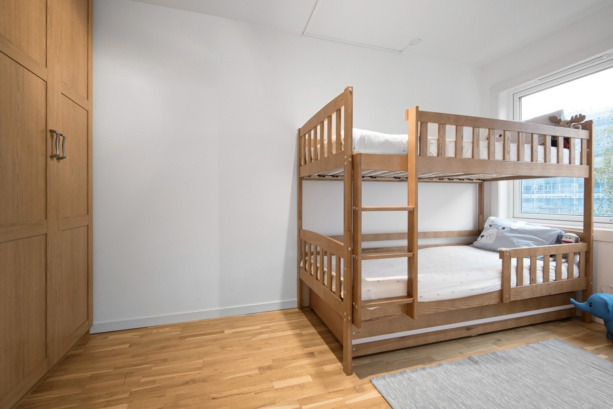 Soverom 2 har flere bruksmuligheter og passer som både barnerom, gjesterom eller kontor. Galleribilde