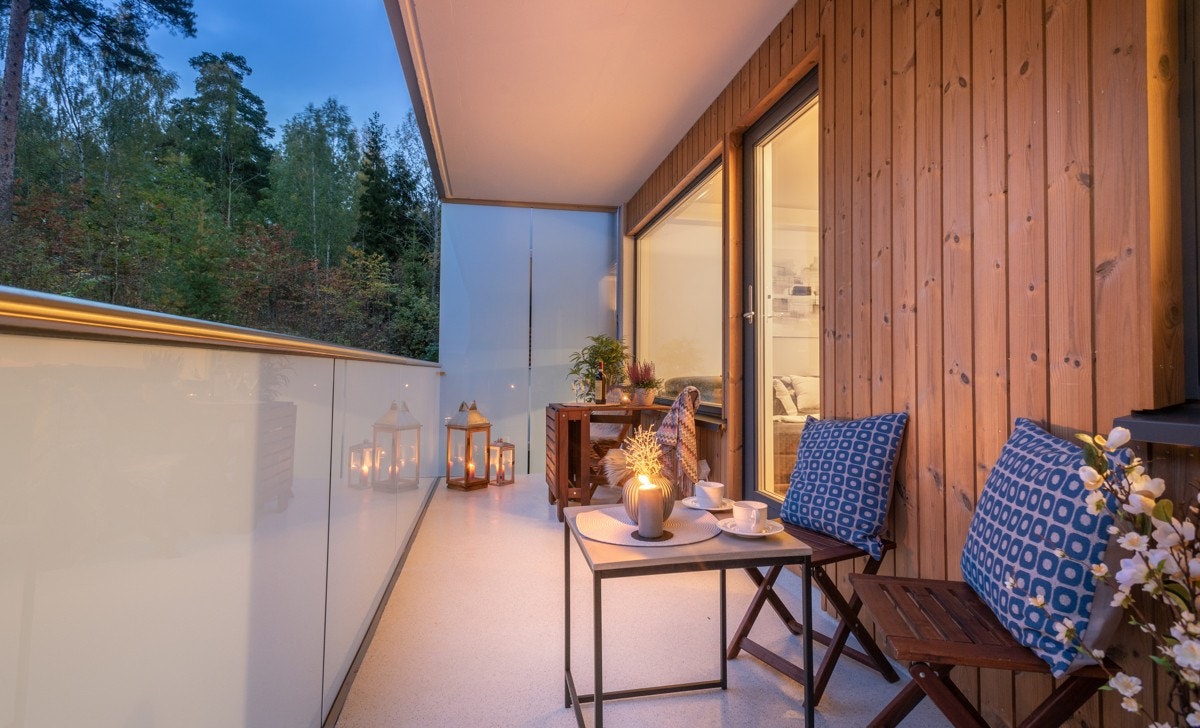 Sisilie Berg i Privatmegleren har gleden av å presentere Hovseterveien 66B. En lekker, lys og gjennomgående 4-roms leilighet m/solrik usjenert balkong vendt mot rolig skogholt. Parkeringsplass i felles garasjeanlegg. Galleribilde