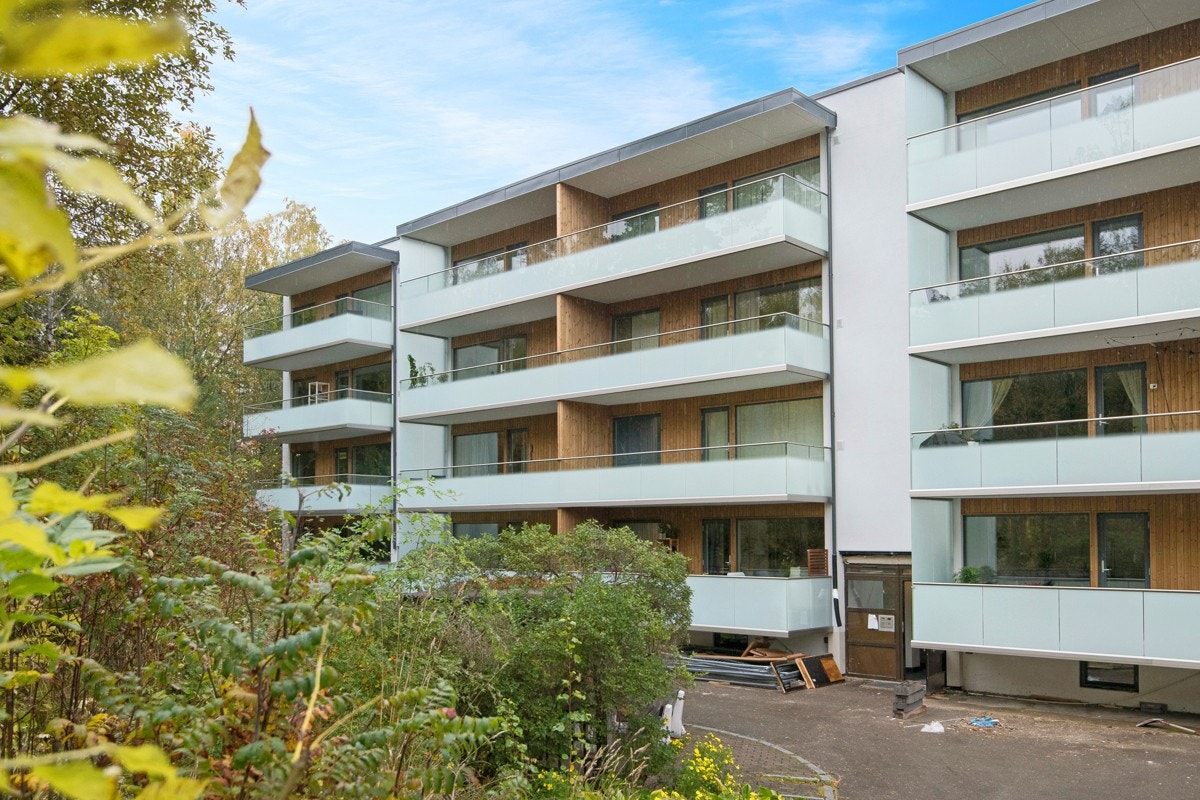 I området er det parkmessige fellesarealer, stor felles grillplass og grønne omgivelser med bilfrie interne veier med mer. Galleribilde