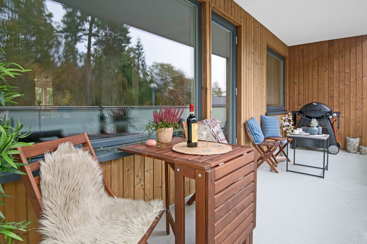 Balkongen er overbygget og godt skjermet for innsyn. Galleribilde