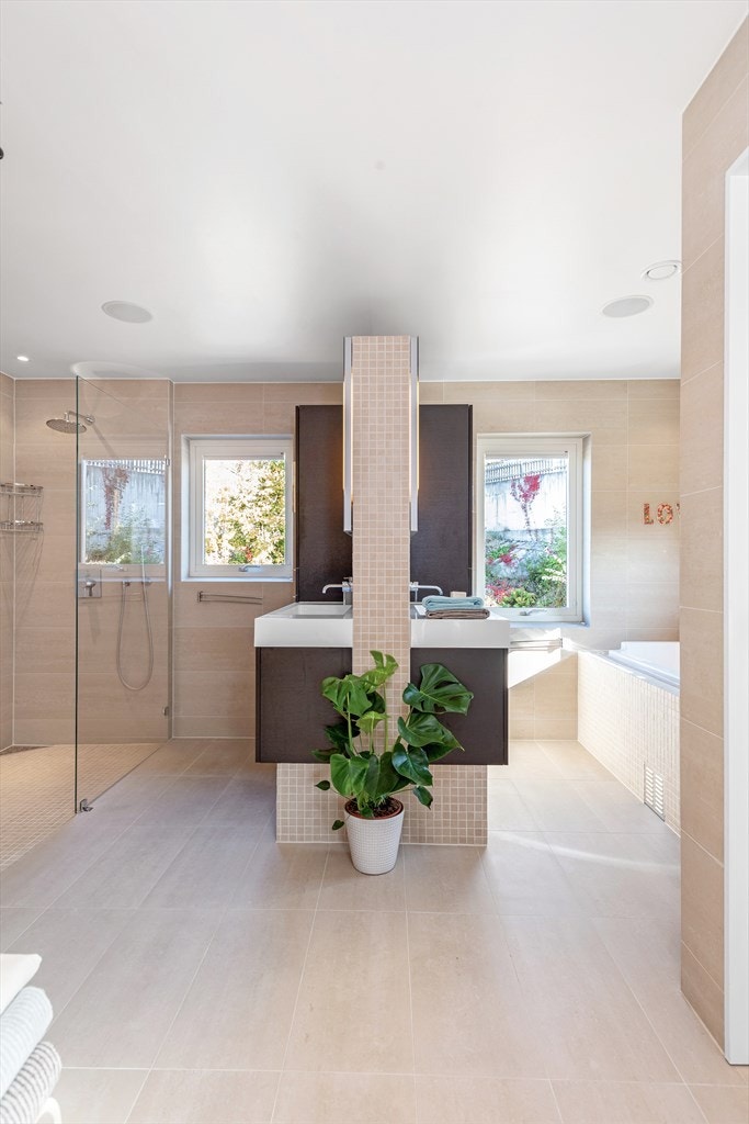 Baderom tilknyttet hovedsoverom Galleribilde