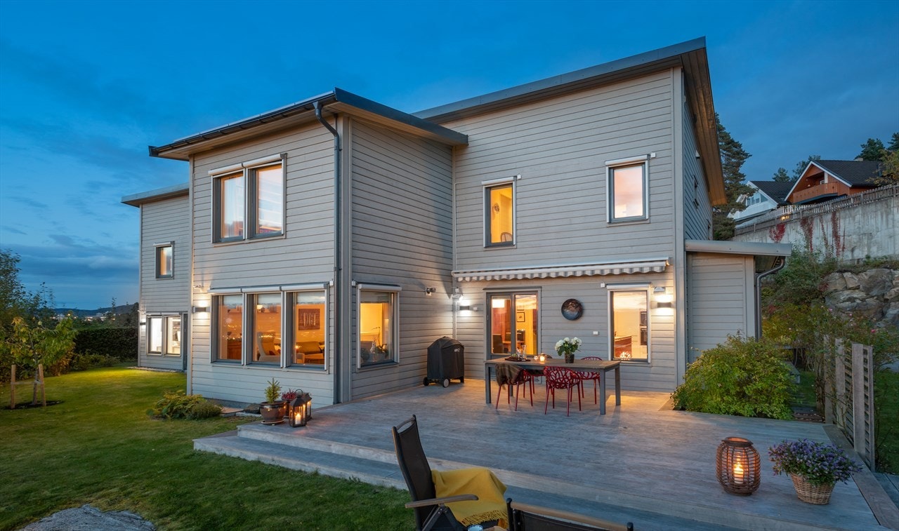 Huset som gir deg muligheten til å automatisere hjemmet ditt med økt bo-komfort, økt sikkerhet, lavere energiforbruk, bedre lys- og varmekontroll - via mobil Galleribilde