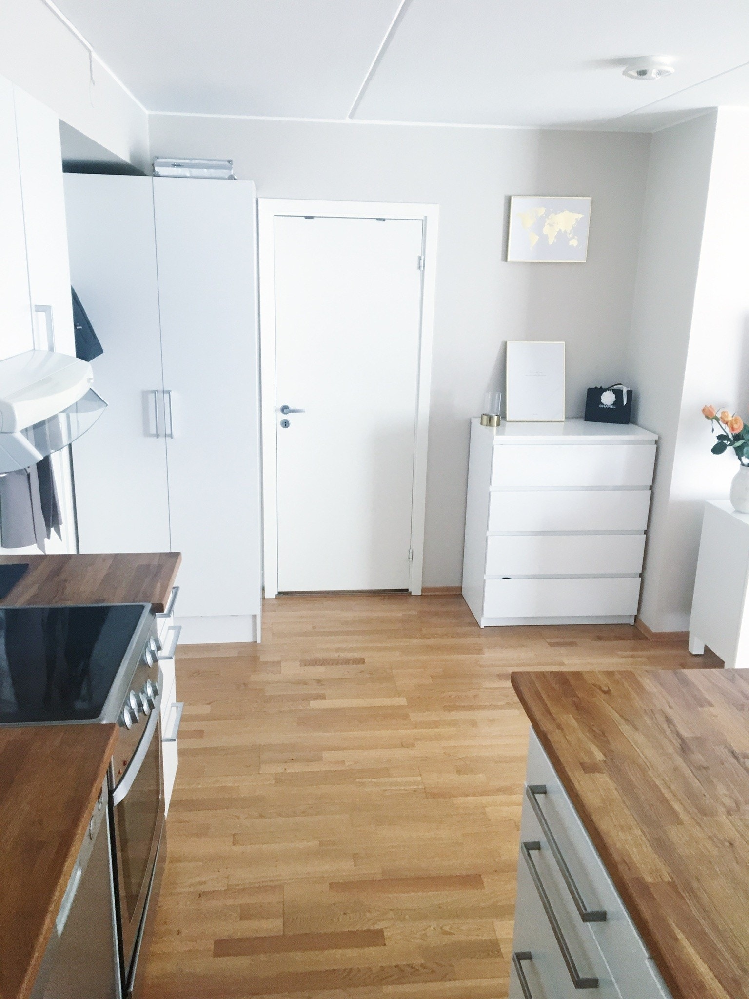 Kjøkken mot inngang bad Galleribilde