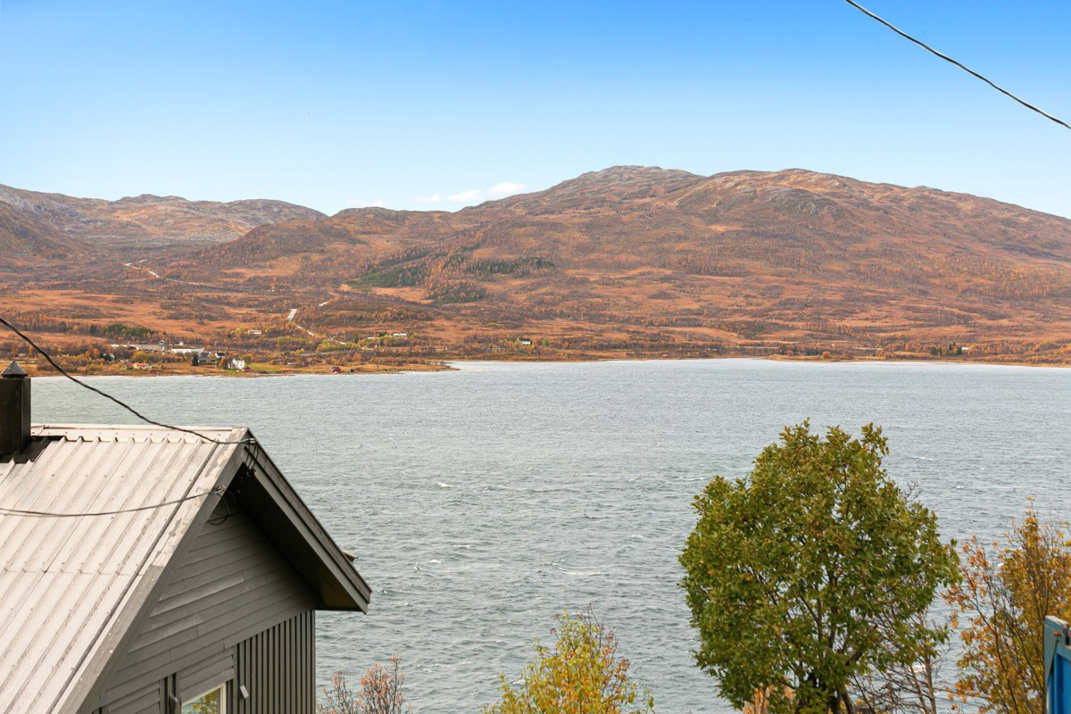 Utsikt mot Sandnessundet og Kvaløya
