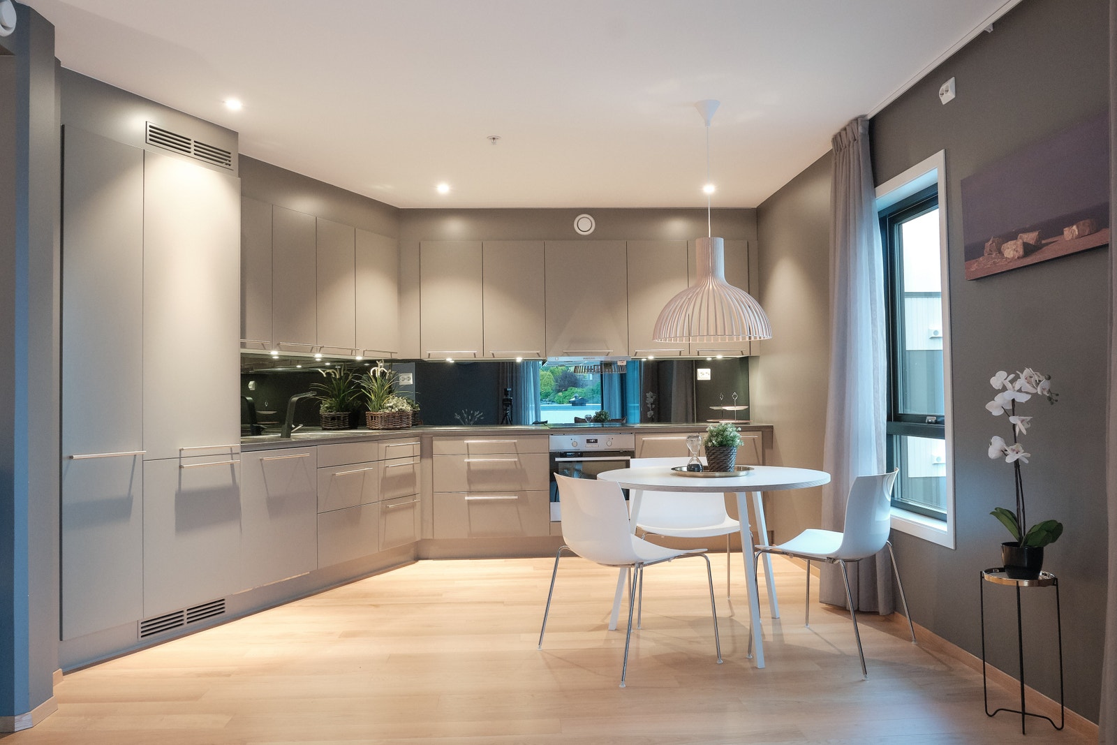 Påkostede materialer og hvitevarer. Galleribilde