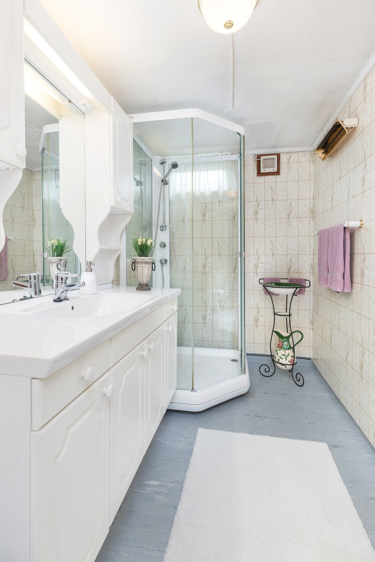 Badet i u. etg. dusjkabinett Galleribilde