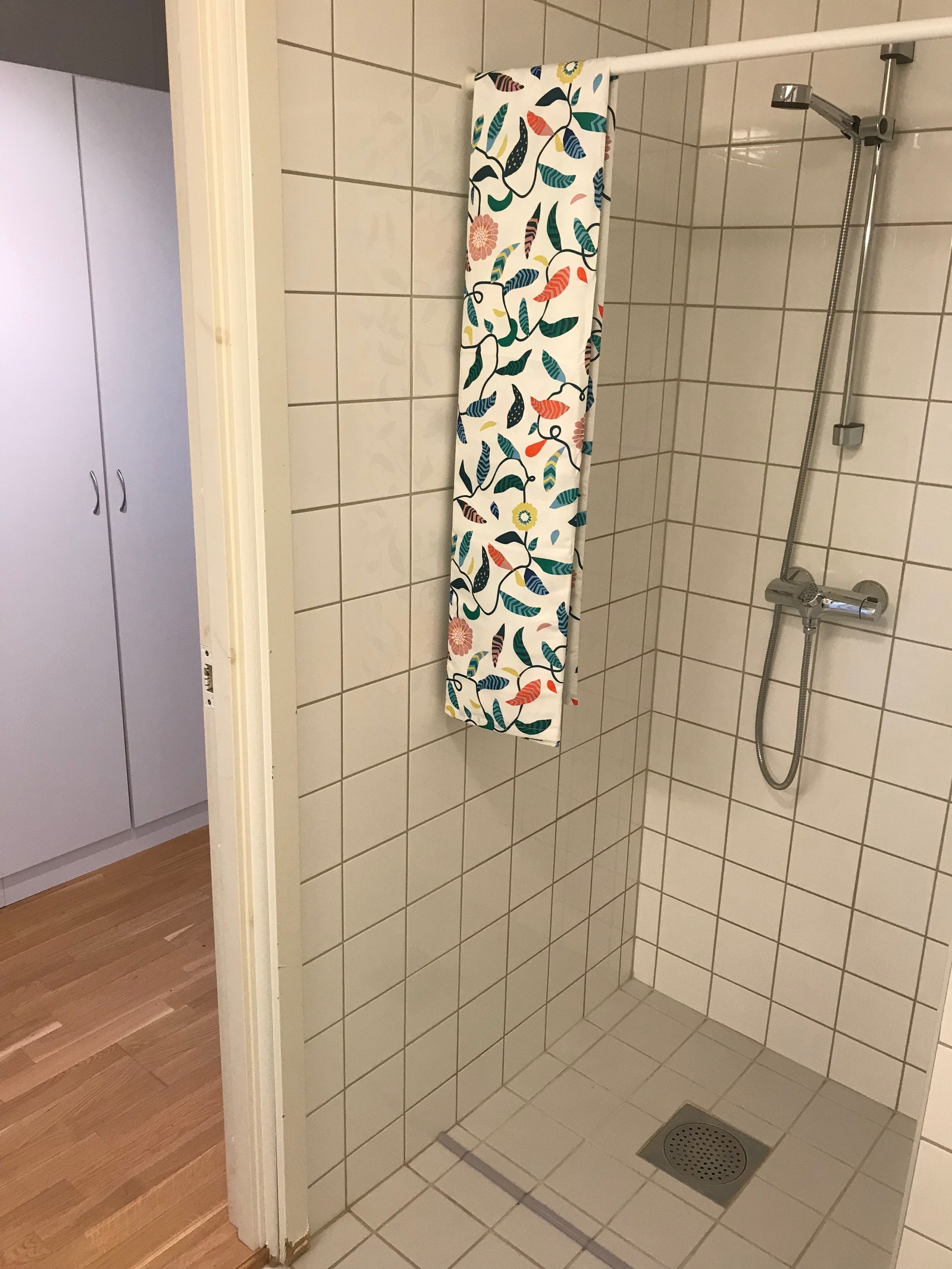Bad med vaskemaskin Galleribilde