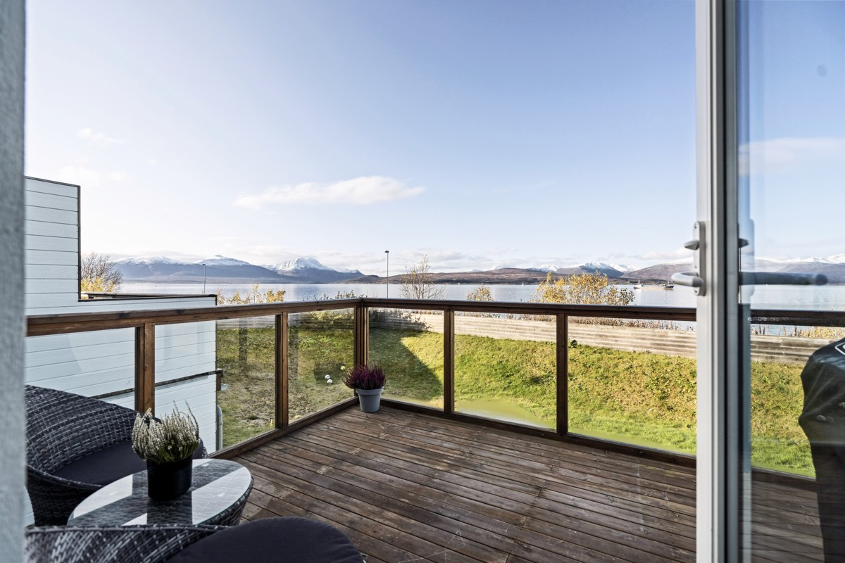 Veranda med flott utsikt mot vest