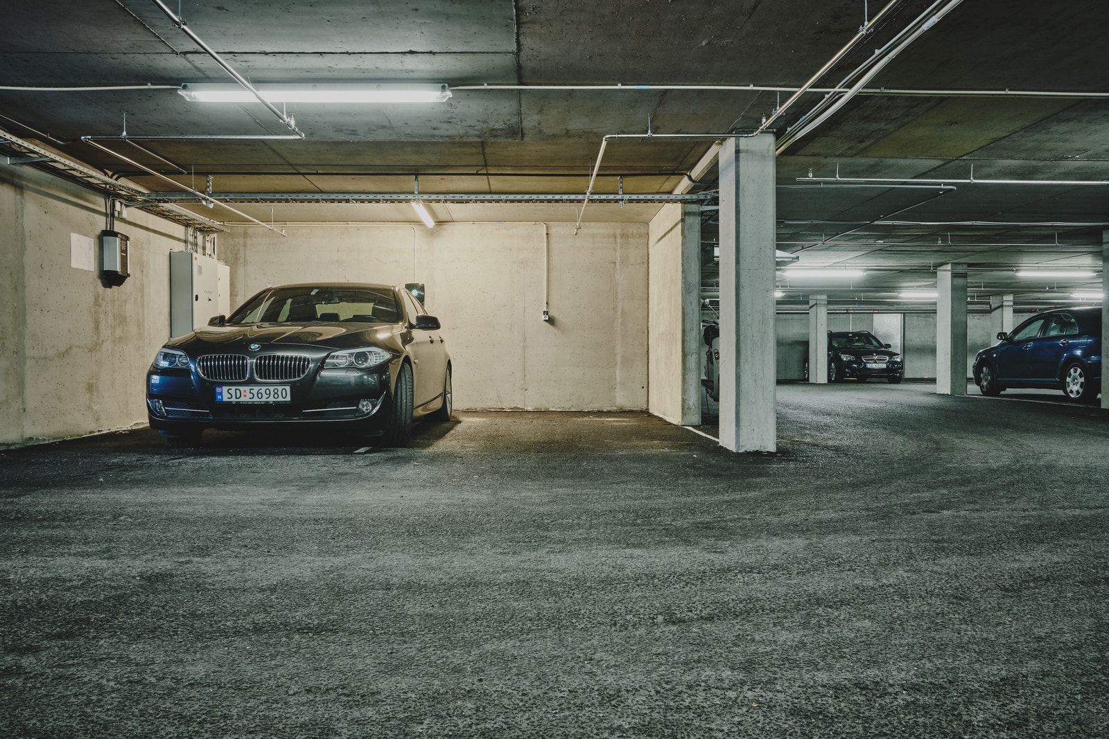 Egen P-plass med rask lading. Galleribilde