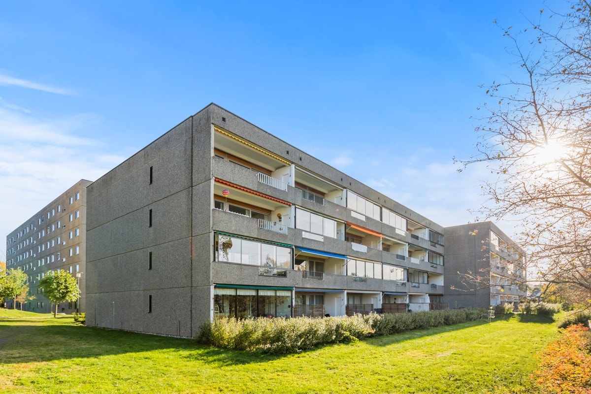 Flott beliggenhet, med kort vei til offentlig kommunikasjon, dagligvare og flotte tur- og grøntområder i Sørkedalen, Mærradalen og Nordmarka Galleribilde